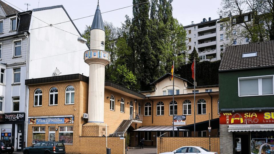 Rockerclub: Die Ditib-Moschee in Wuppertal. Hamit Paksoy war öfter hier zum Tee. Allerdings selten zum Beten Die Ditib-Moschee in Wuppertal. Hamit Paksoy war öfter hier zum Tee. Allerdings selten zum Beten