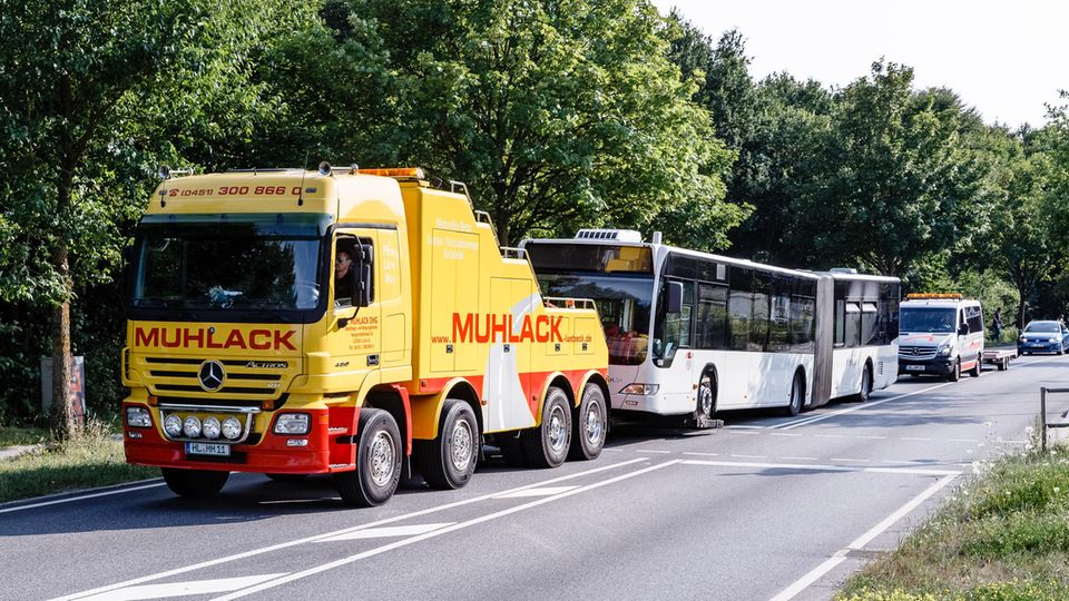 Der betroffene Lübecker Bus wurde inzwischen abtransportiert Der betroffene Lübecker Bus wurde inzwischen abtransportiert