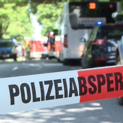 Der Linienbus, in dem sich die Gewalttat ereignete, im Lübecker Stadtteil Kücknitz