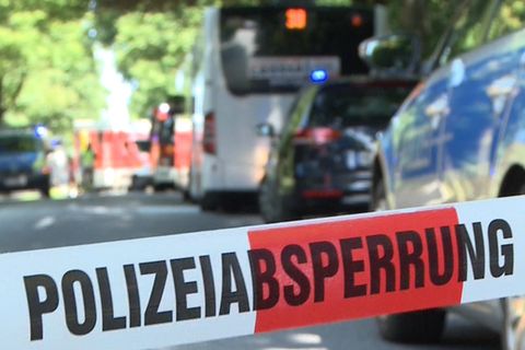 Der Linienbus, in dem sich die Gewalttat ereignete, im Lübecker Stadtteil Kücknitz