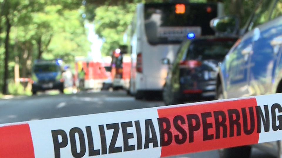Der Linienbus, in dem sich die Gewalttat ereignete, im Lübecker Stadtteil Kücknitz