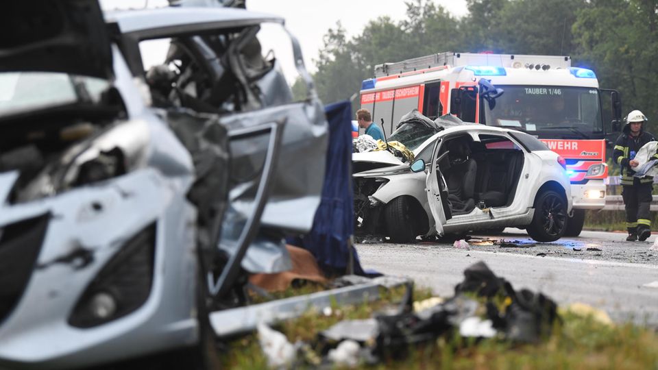 Bei dem Unfall auf der A81 starben vier Menschen Bei dem Unfall auf der A81 starben vier Menschen