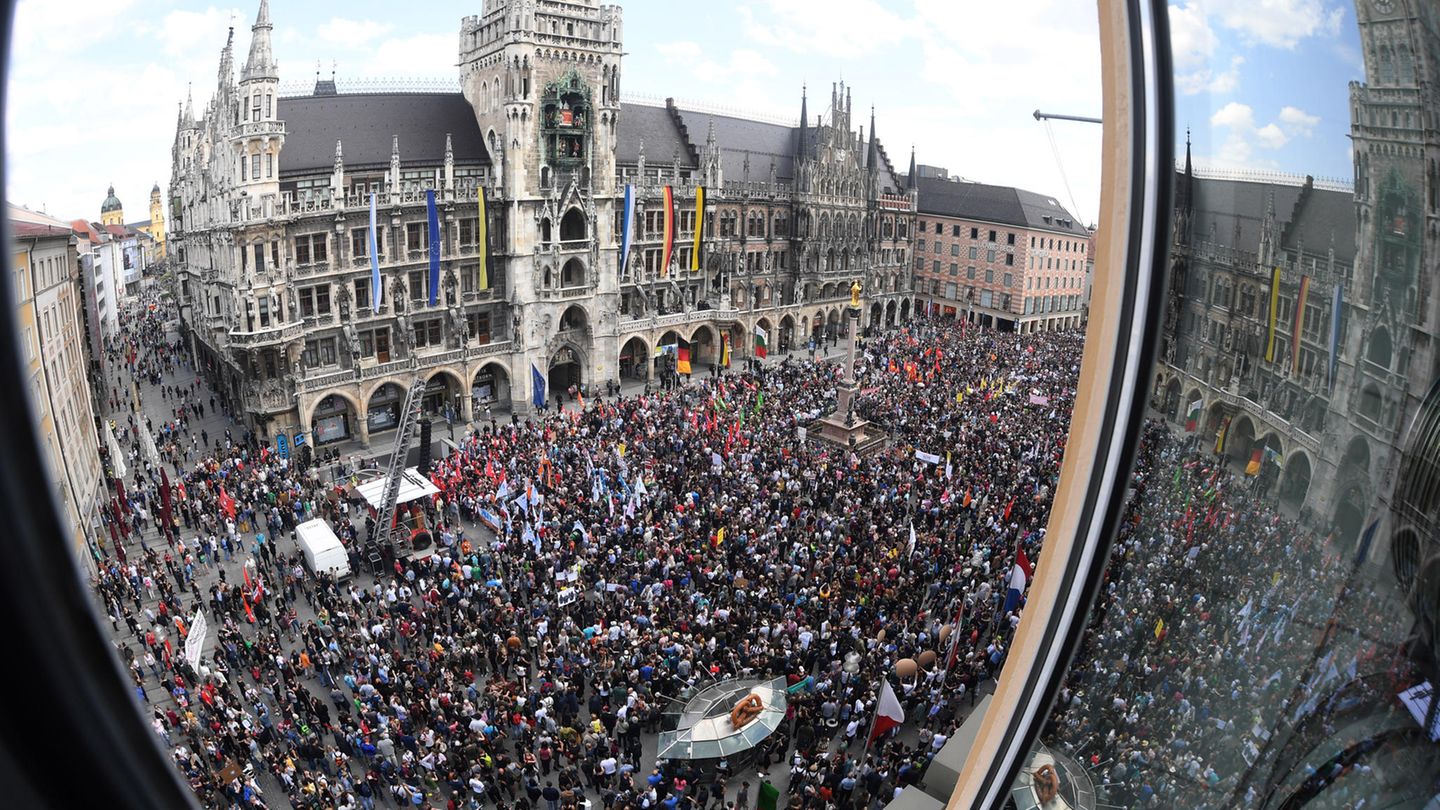 Schon im Mai demonstrierten mehrere zehntausend Menschen in München gegen die Innenpolitik der CSU