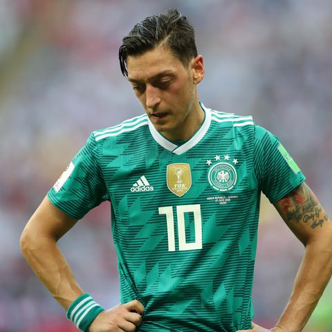 Nach den Kontroversen über sein Treffen mit Erdogan verlässt Mesut Özil die deutsche Fußball-Nationalmannschaft