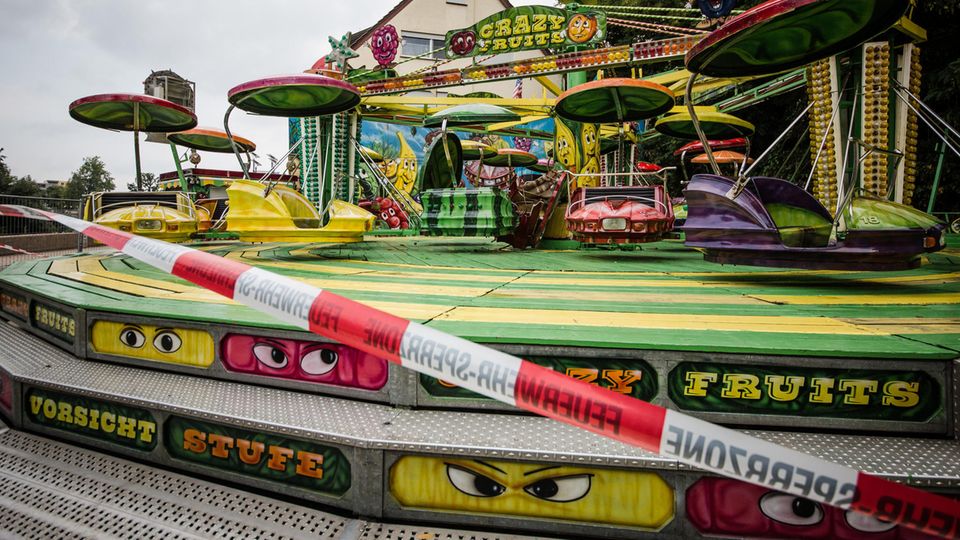 Nachrichten Deutschland Remseck Ein Fahrgesschäft auf einem Voklksfest in Remseck