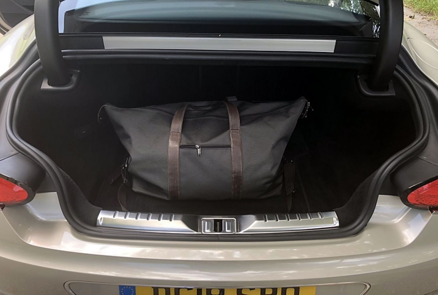 Bentley Continental GT W12 - 385 Liter Stauraum