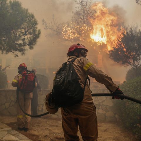 Starke Waldbrände wüten bei Athen