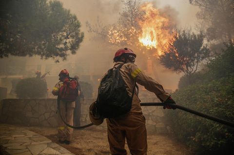Starke Waldbrände wüten bei Athen