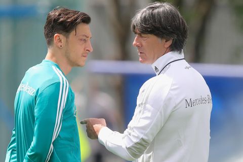 Mesut Özil und Joachim Löw