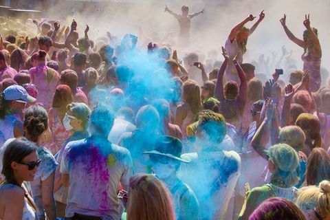 Holi-Feste haben ihren Ursprung in Indien, wurden aber in den letzten Jahren auch in Europa populär