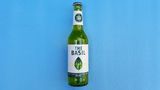 The Basil  Was ist das für eine Limo? Basilikum-Zitronen-Limonade  Wie viel kostet sie? etwa 1,79 Euro  Wie schmeckt sie? schön würzig, Basilikumaroma könnte dennoch intensiver sein, Limonade schäumt im Mund, etwas unangenehm, Limo schreit nach Alkohol