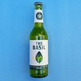 The Basil  Was ist das für eine Limo? Basilikum-Zitronen-Limonade  Wie viel kostet sie? etwa 1,79 Euro  Wie schmeckt sie? schön würzig, Basilikumaroma könnte dennoch intensiver sein, Limonade schäumt im Mund, etwas unangenehm, Limo schreit nach Alkohol