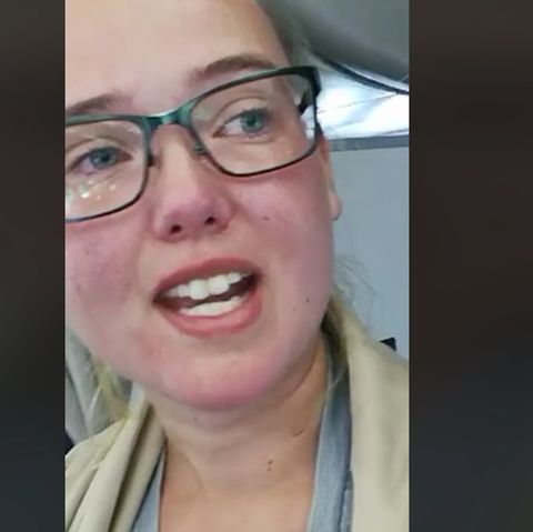Elin Ersson filmt ihren Protest gegen eine geplante Abschiebung