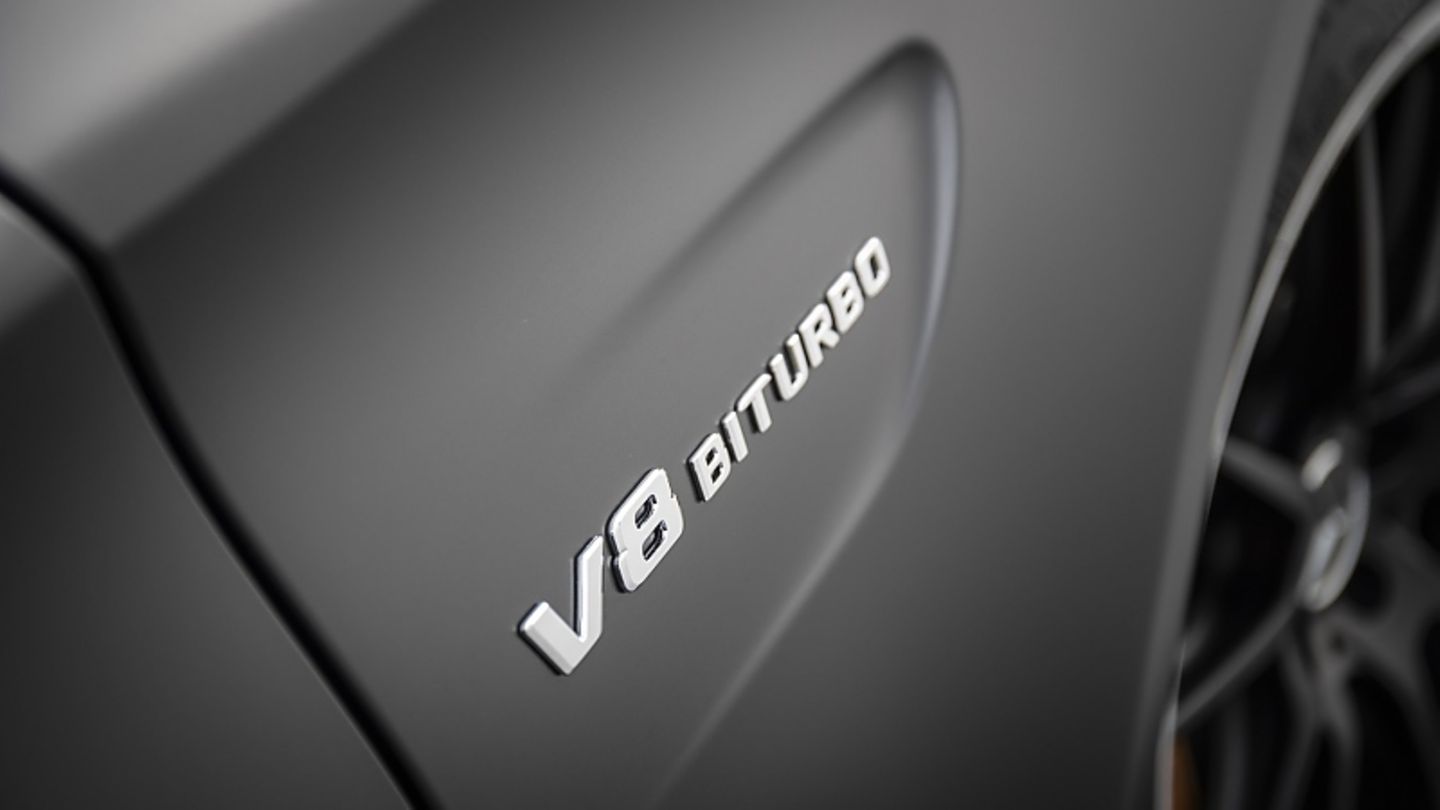 Der Biturbo-Motor schöpft seine Kraft aus vier Litern Hubraum