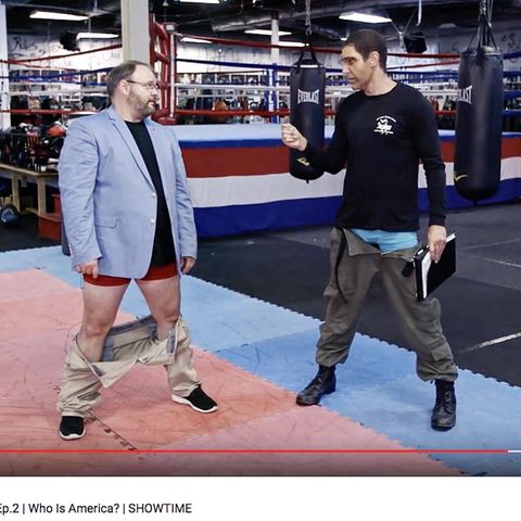 Sacha Baron Cohen führt als angeblicher israelischer Anti-Terror-Experte den republikanischen Rechtsausleger Jason Spencer vor