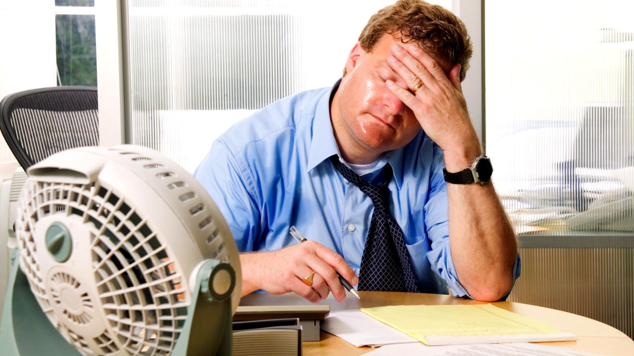 Hitze im Büro: 10 Tricks für den Sommer am Arbeitsplatz