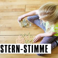 Kind zählt Taschengeld
