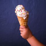 Plastik: Eis in der Waffel