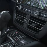 Wegen des neuen Monitors mussten die Luftdüsen nach unten platziert werden