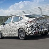 Durch die große Heckklappe des Fließheckmodells sind die Versteifungen anders