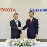 Toyota (Akio Toyoda) und Panasonic (Kazuhiro Tsuga) vereinbaren Zusammenarbeit bei der Batterieproduktion