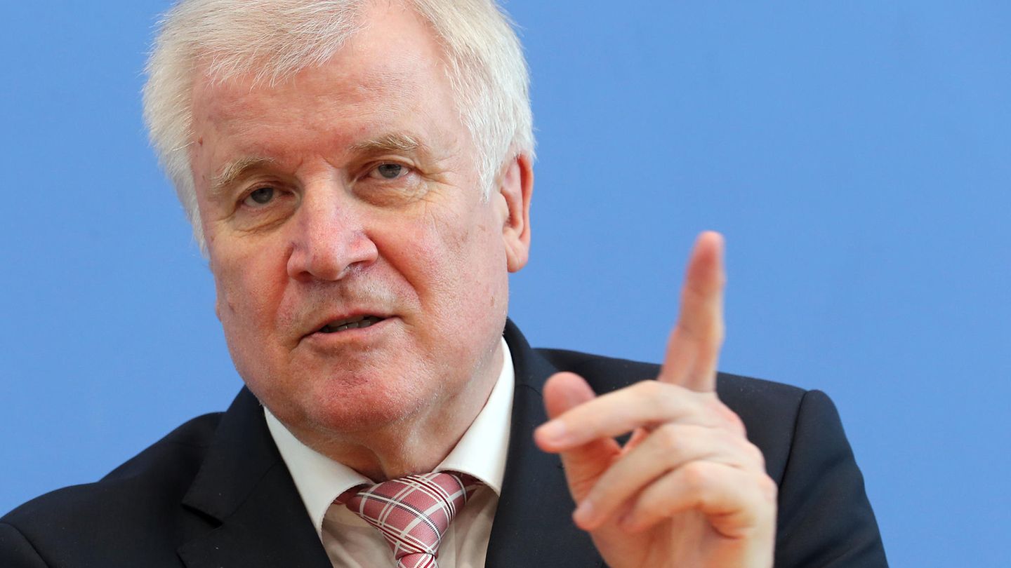 Horst Seehofer sieht im Fall Özil kein Beispiel für eine gescheiterte Integration