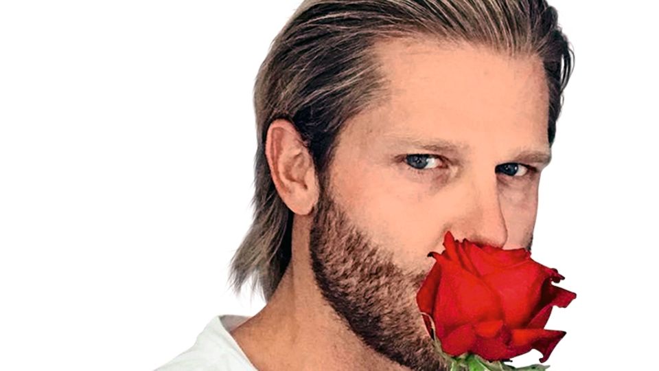 Immer mit einer Rose in der Hand: Paul Janke, für viele Zuschauerinnen der "einzig wahre Bachelor"