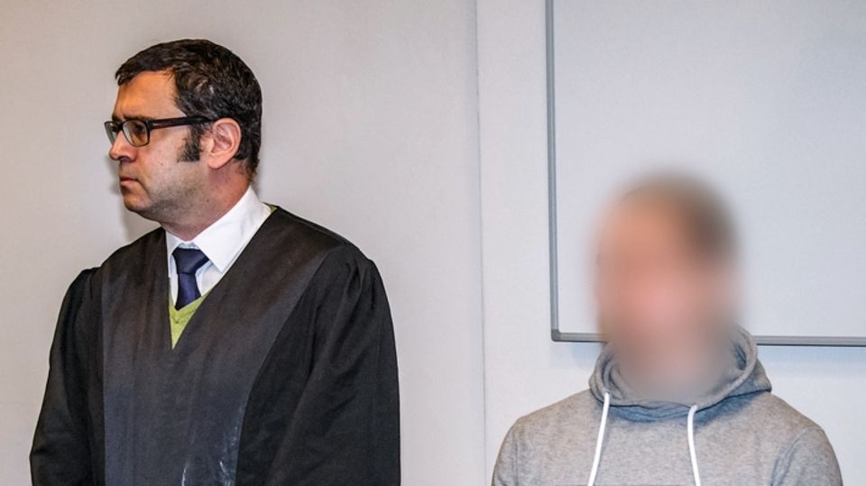 Ricardas D. saß die meiste Zeit schweigend auf der Anklagebank. Auch als der Richter das Urteil vorlas: Mord, lebenslange Haft