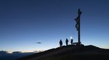 Alles andere als überlaufen: Spätabends auf einem Dolomiten-Gipfel stehen.