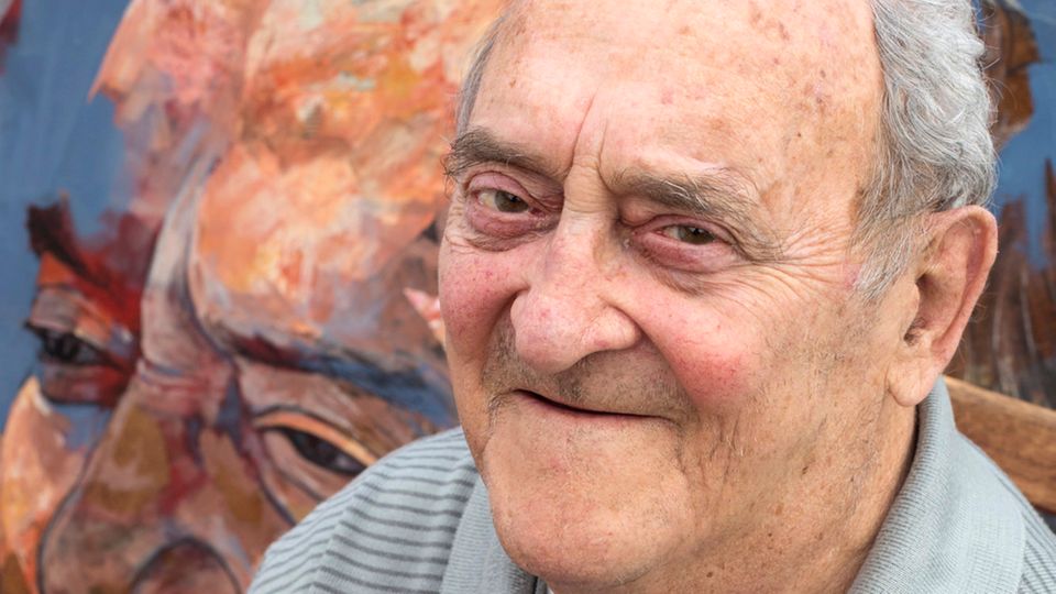 Elite des Landes: Denis Goldberg, 85, saß als Weggefährte von Nelson Mandela lange Jahre im Gefängnis. Heute verurteilt er die Korruption der einstigen Freiheitskämpfer des ANC Denis Goldberg, 85, saß als Weggefährte von Nelson Mandela lange Jahre im Gefängnis. Heute verurteilt er die Korruption der einstigen Freiheitskämpfer des ANC