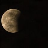 Mit einer Gesamtdauer von 103 Minuten war die Mondfinsternis außergewöhnlich lang.