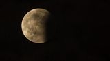 Mit einer Gesamtdauer von 103 Minuten war die Mondfinsternis außergewöhnlich lang.