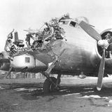 Die B-17 konnte schwerste Beschädigungen wegstecken. Dieser Bomber schaffte es auch ohne Frontnase zurück.