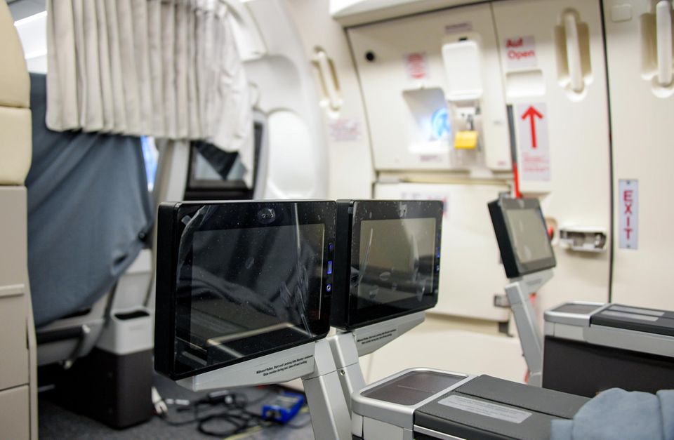 Neue Premiumsitze mit versenkbaren Bildschirmen in der Kabine des Airbus A321: Im Herbst wird das Flugzeug in die Flugbereitschaft der Bundesregierung aufgenommen.