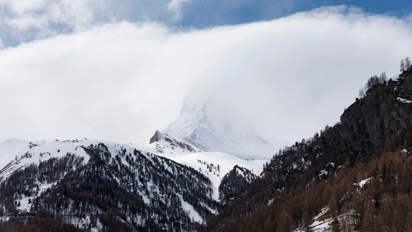 Das Matterhorn in Nebel gehüllt