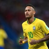 222 Millionen Euro hat der Transfer von Neymar vom FC Barcelona zu Paris Saint-Germain gekostet. Nicht ganz so viel verdient der Fußballer mit einem Insta-Post, es sind "nur" 600.000 Dollar. Damit belegt er Platz acht auf der "Instagram Rich List 2018". 