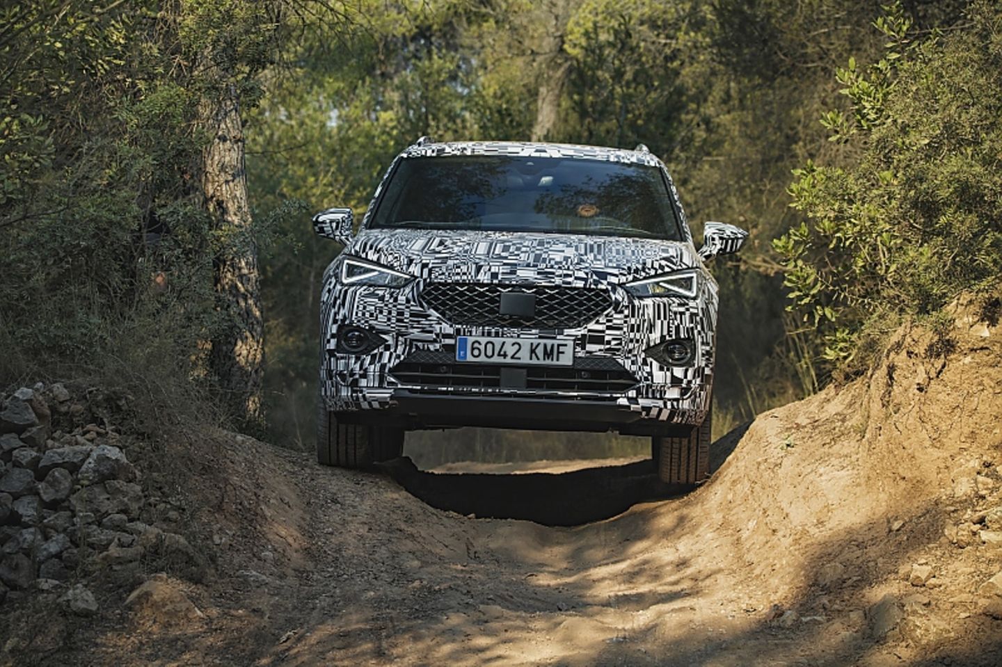 Der Seat Tarraco kommt auch abseits asphaltierter Straßen gut klar
