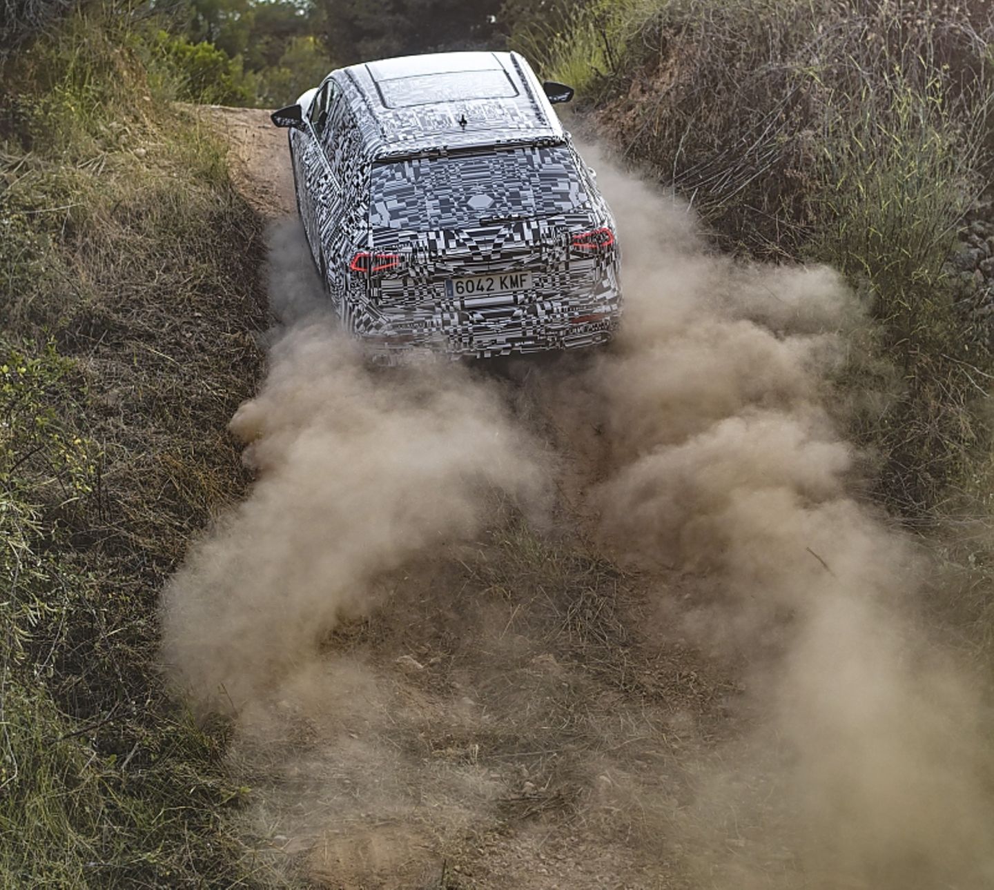 Auch rutschiger Untergrund ist kein Problem für den Seat Tarraco