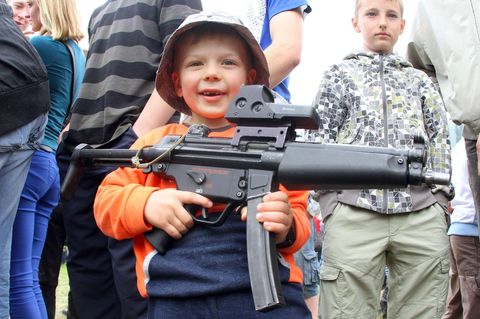 Lockere Waffengesetze: In den USA dürfen Jugendliche kein Bier trinken, aber Waffen kaufen