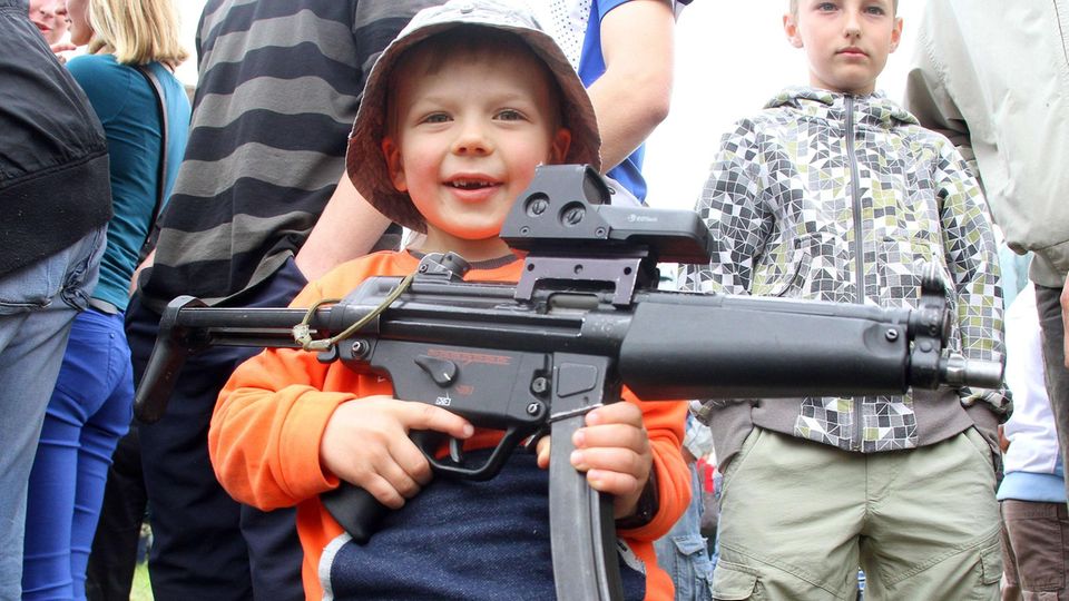 Lockere Waffengesetze: In den USA dürfen Jugendliche kein Bier trinken, aber Waffen kaufen