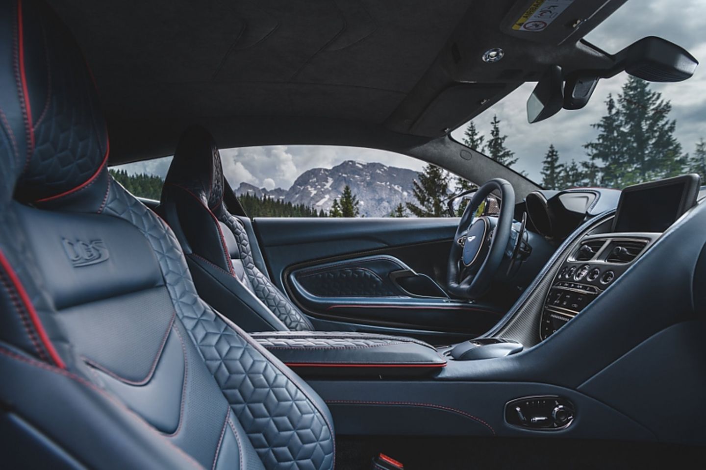 Aston Martin DBS Superleggera - die Sitze bieten guten Seitenhalt