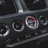 Aston Martin DBS Superleggera - Schalterleiste im Innenraum