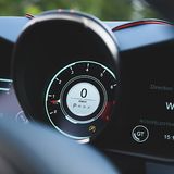 Aston Martin DBS Superleggera - mäßige Instrumentierung