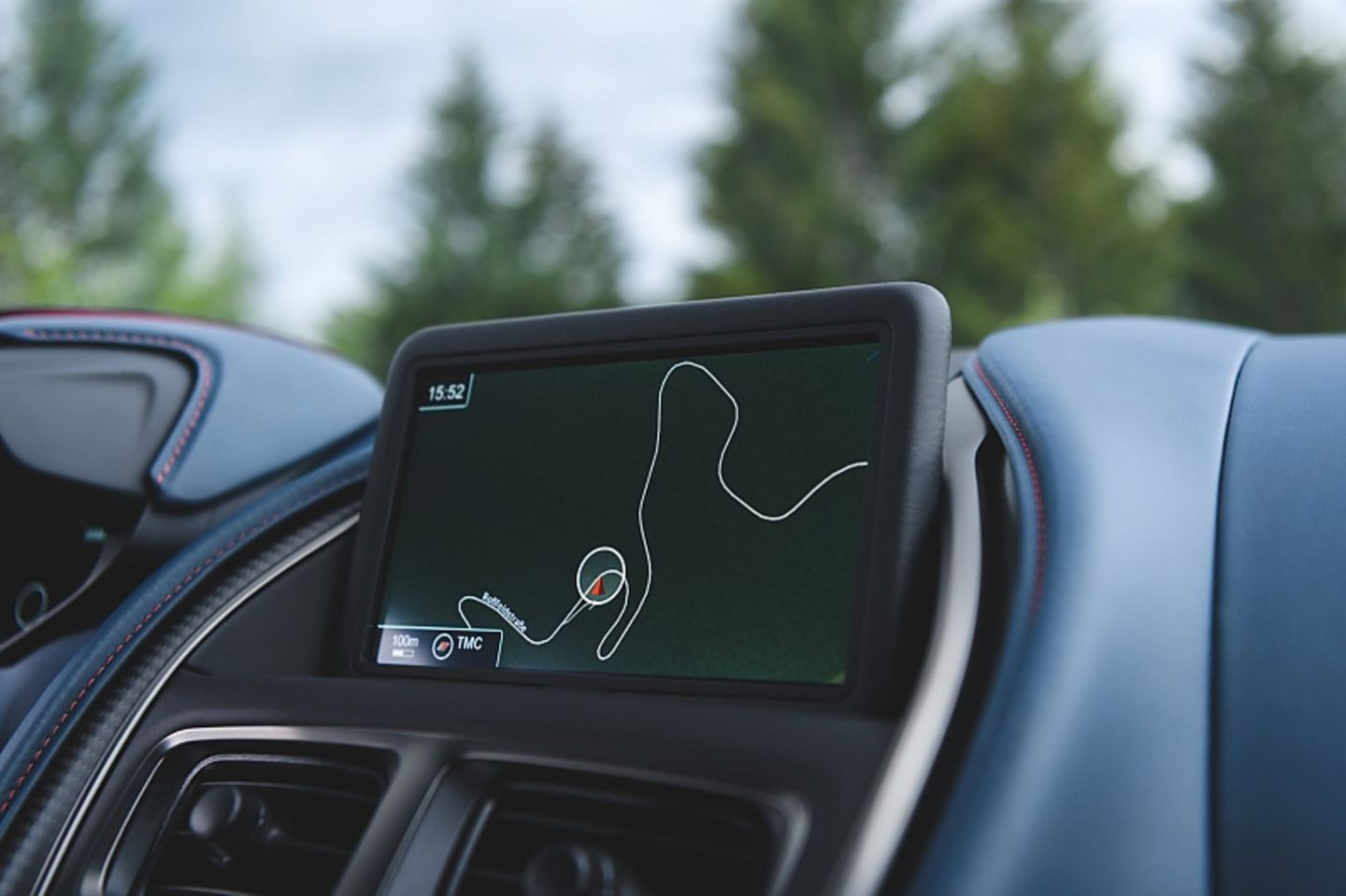 Aston Martin DBS Superleggera - das Bediensystem stammt von Daimler