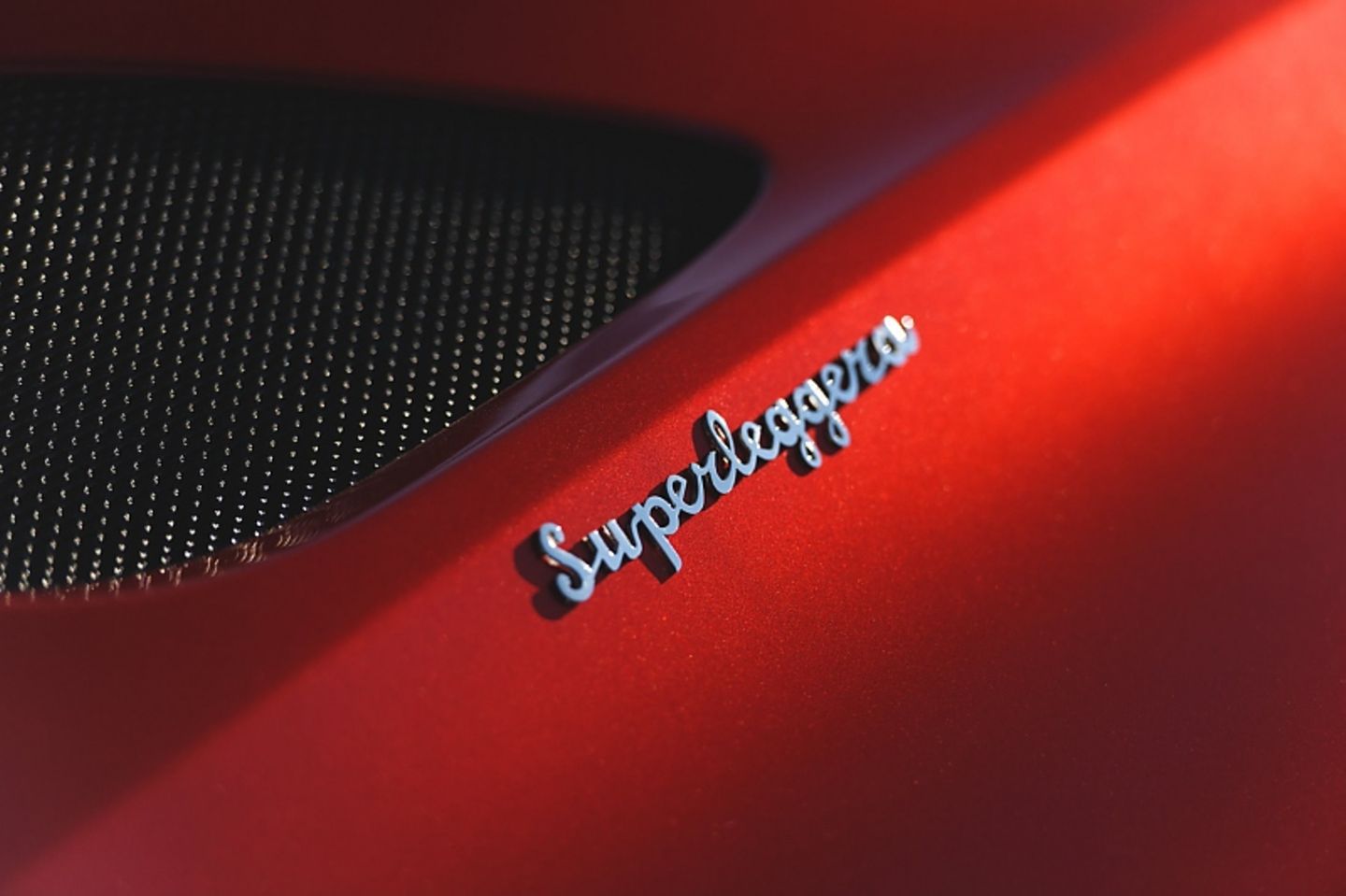 Aston Martin DBS Superleggera - von wegen: 1.800 kg