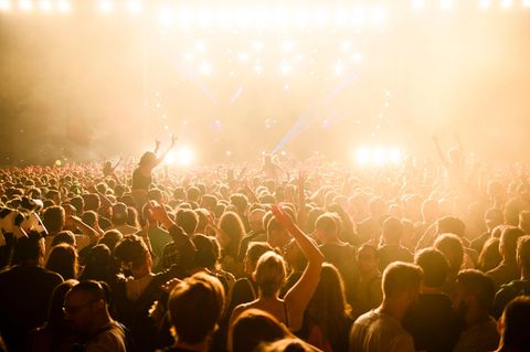 Zu einer guten Party gehört gute Musik: Erfolgreiche DJs verdienen mit ihrer Musik Millionen (Symbolfoto)
