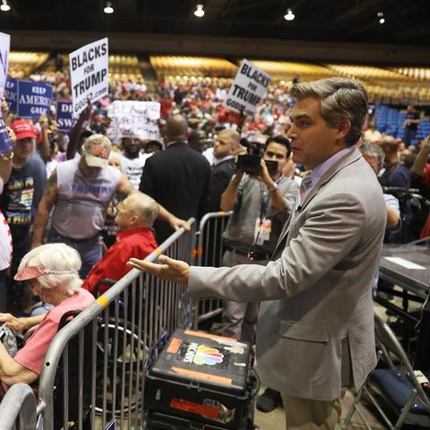 Mittelfinger und "CNN sucks!"-Schreie: Journalist Jim Acosta wird auf Veranstaltung mit Trump beschimpft