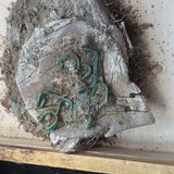 Obwohl das Grab geplündert wurde, sind viele Artefakte erhalten.