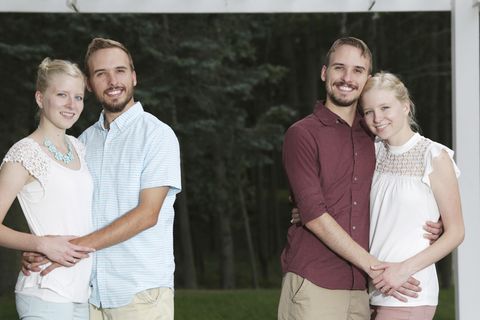 Zwillinge Krissie Bevier und Zack Lewan mit Nicholas Lewan und Kassie Bevier