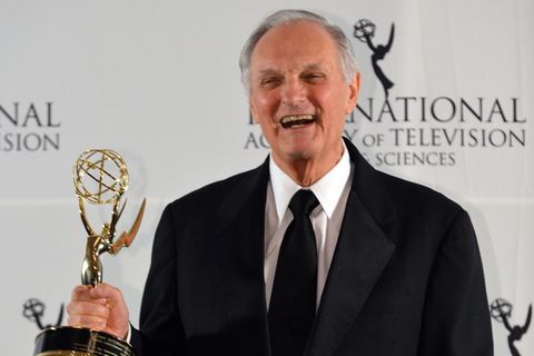 Die Nervenkrankheit Parkinson - daran ist Alan Alda, 82, vor drei Jahren erkrankt. Nun ging er an die Öffentlichkeit.